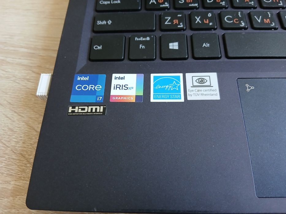Asus Notbuk holati ideal dakument karobka zaryatchik hamma narsasi bor