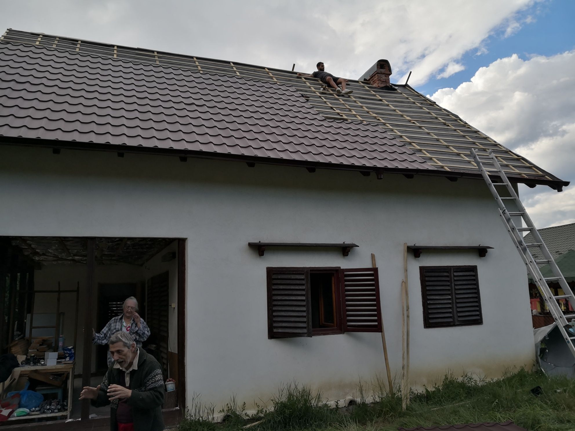 Reparatii acoperisuri tigla metalica tigla ceramica mansarde jgheaburi