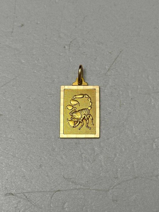 PANDANTIV AUR 18K - Placuta Zodia SCORPION - Italia - 5g. - 490lei/gr.