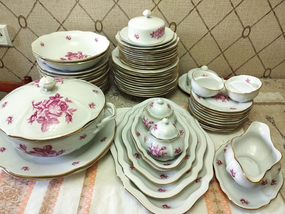 Сервиз производство Богемия на 12 персон в хорошем состянии