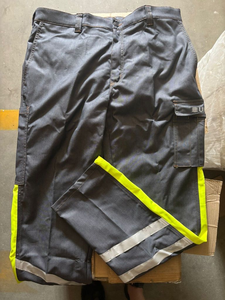 Pantaloni de lucru noi la 5  euro bucata