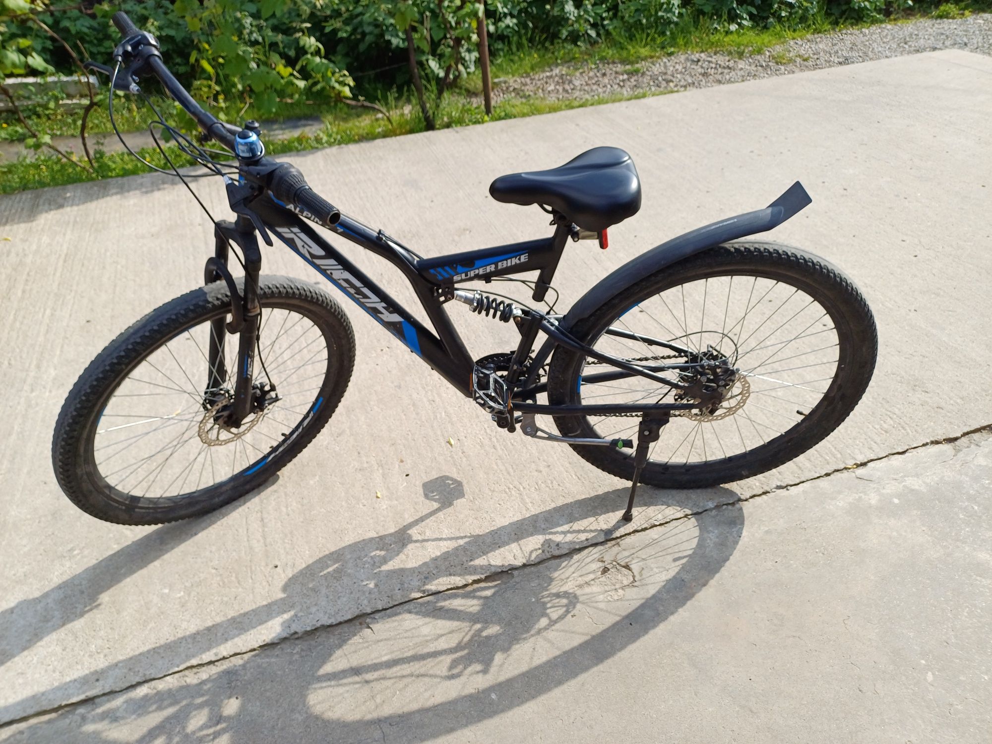 Vand bicicleta in stare buna full suspensie roti 27,5,cadru L