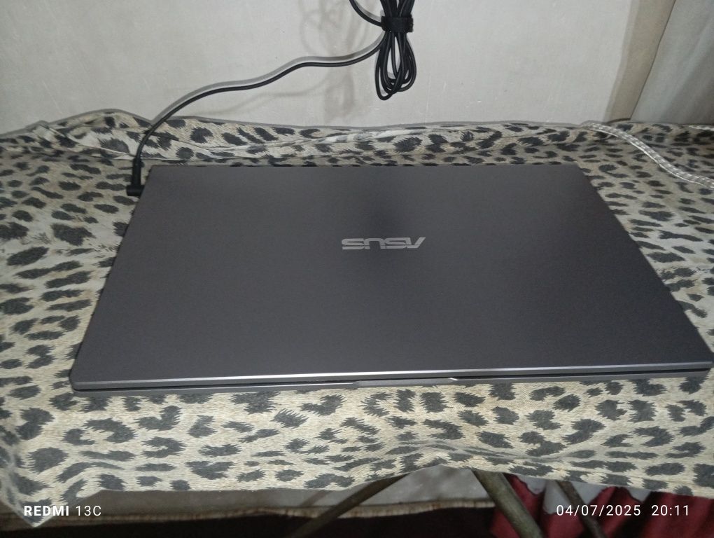 ASUS laptop ishlashi zor