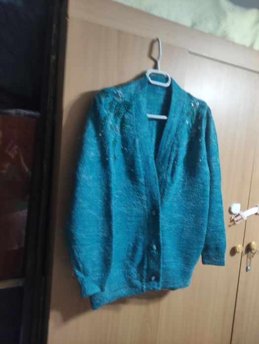 Продается вязанная женская кофта  кофта