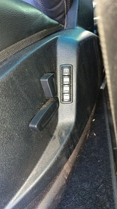 Седалки за Форд кожа и Ел.