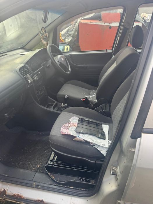Vând Opel Zafira A 2005