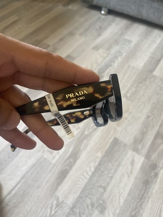ochelari prada de vanzare noi stare impecabila pretul este 500 de lei