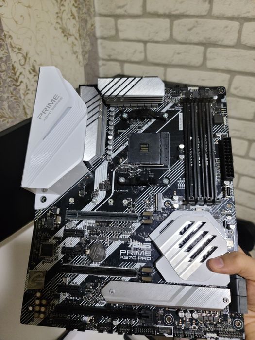 Материнская плата ASUS Prime x570-pro AM4 socet , ddr4 .