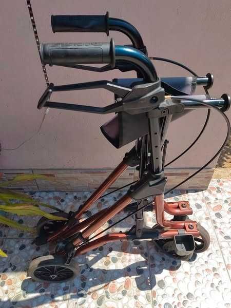 Cadru pliabil cu roți și frână, ajustabil