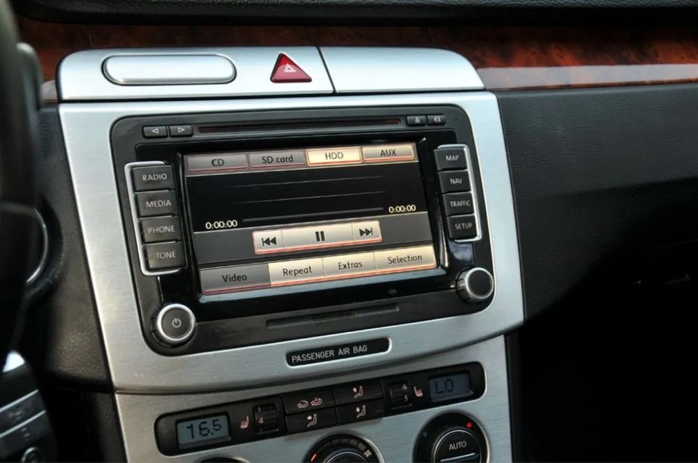 Vand passat B6 2010/Parcheaza singura/Automata/Xenon/Line assist/ACC