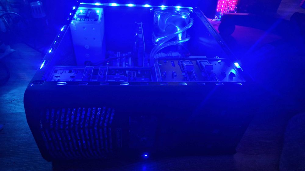 PC Gaming i5K Racire Lichid/16GB/SSD240+1TB/GT 730/WiFi/W11 la 500lei