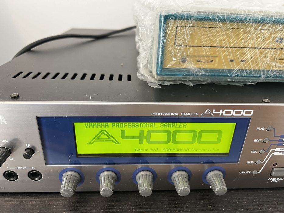 Sampler Yamaha A4000 + extras
