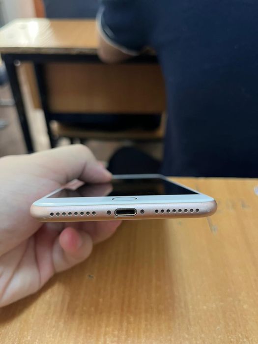 продам айфон 8+ в идеальном состояний