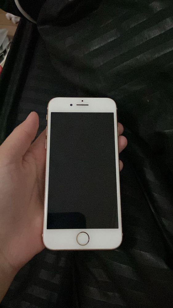 iPhone 8 в идеальном состоянии
