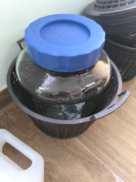 Стъклени буркани 10л с пластмасова капачка/винт 6 броя (дамаджана)