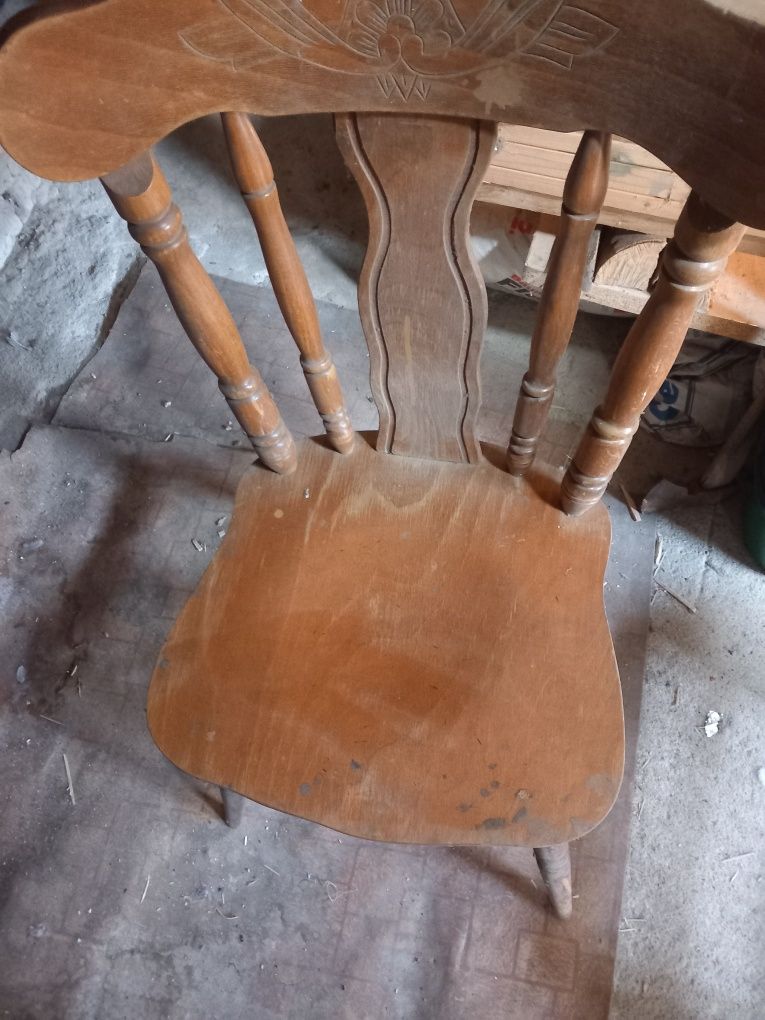 Vând scaune lemn masiv