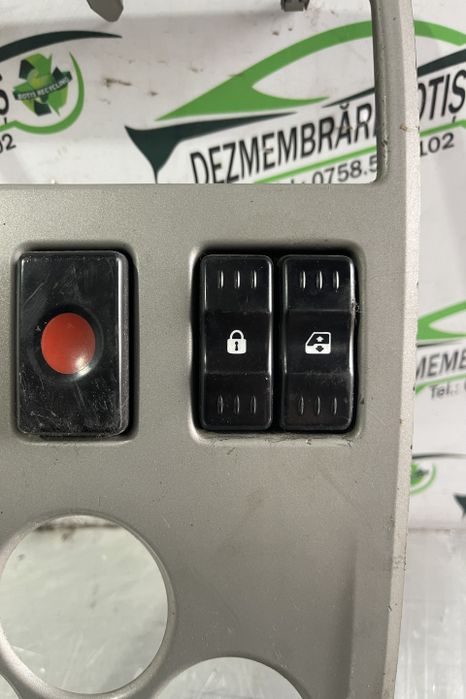 Buton blocare deblocare usi 8200751184 Dacia Logan prima generatie