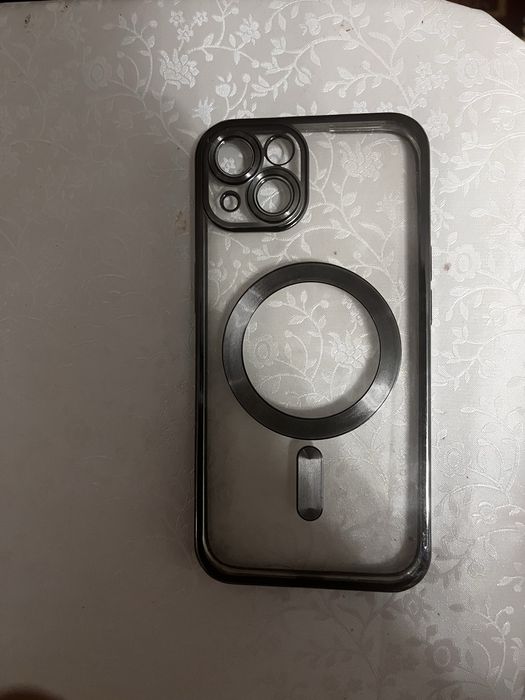 Продам чехлы на айфон 13