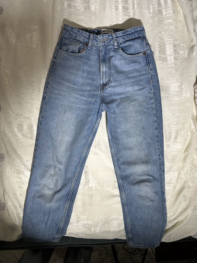 Mom jeans ZARA продаются размер S.