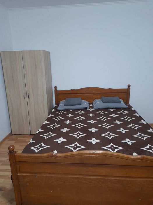 Inchiriez garsoniera