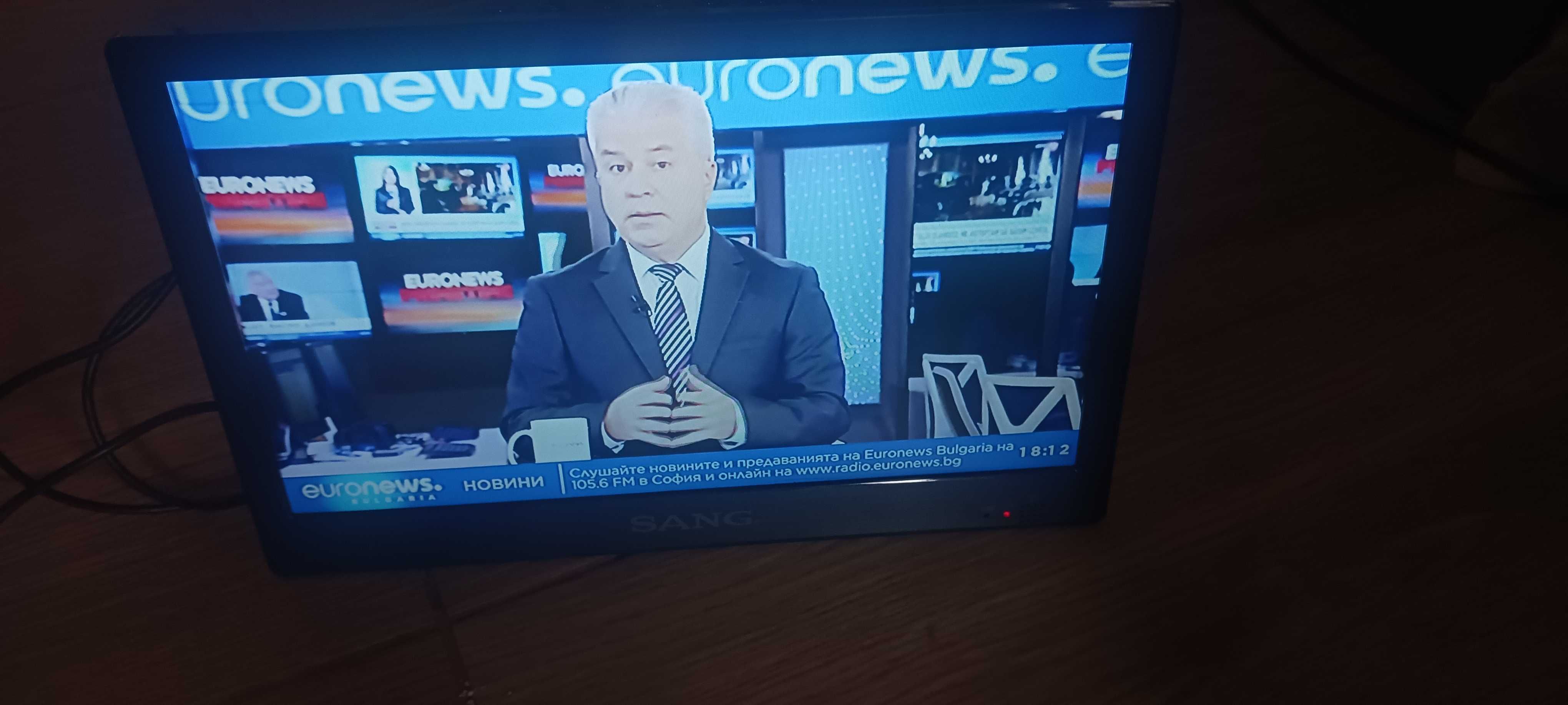 TV за кола на 12v 9inch цифров тунер и вградена батерия