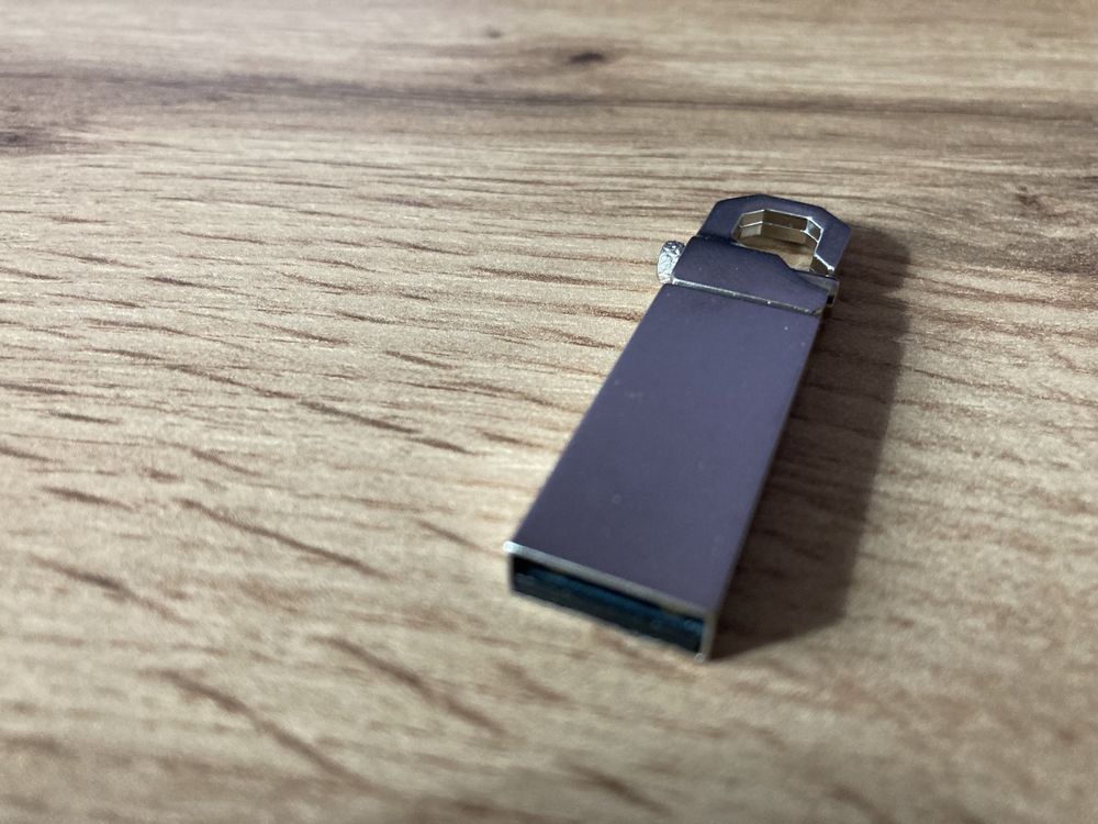usb-c адаптер+ 1 тб флашка