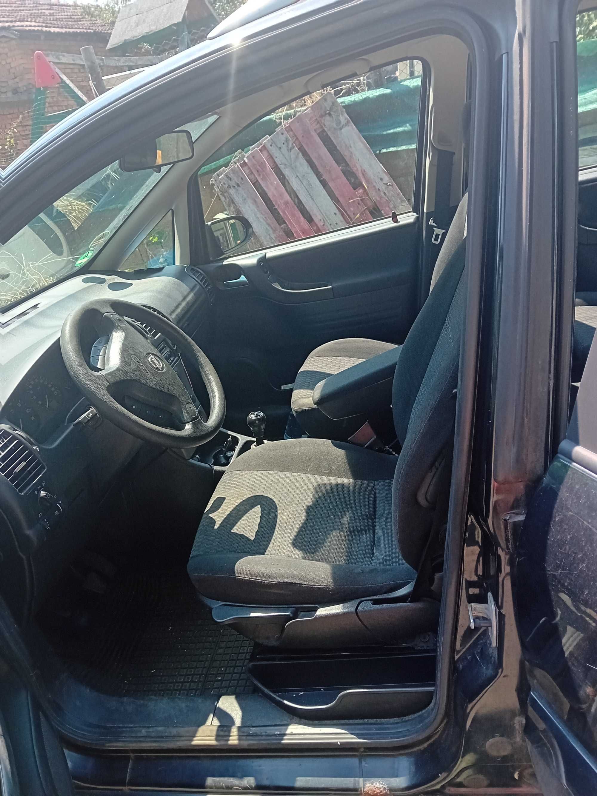Продавам Opel Zafira 1.6