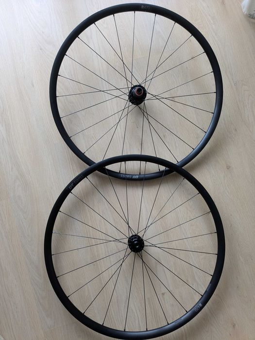 Roti DT Swiss r470. Freehub SRAM XDr. Cursiera/Gravel Disc centerlock