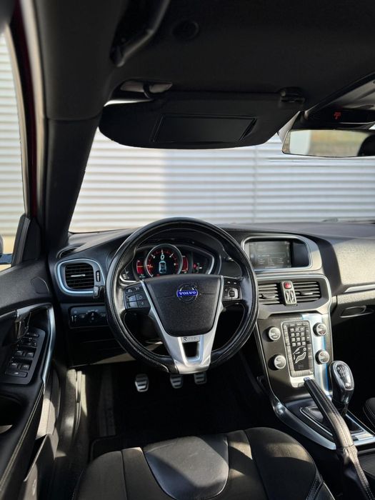 Volvo V40 D2 1.6D R Design