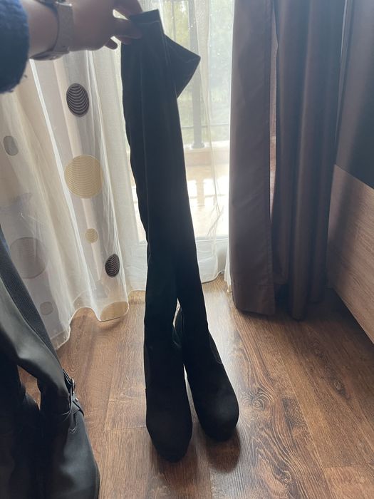 Черни велурени дамски чизми