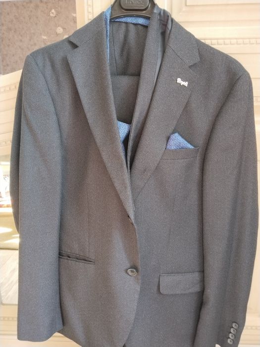 Продам брючный костюм