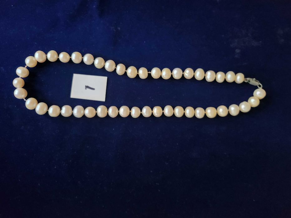 Огърлици от кехлибар, гривна, огърлици перли, обеци...