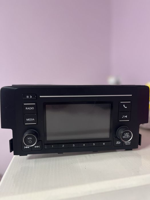 Продавам мултимедийна навигация за Honda Civic 10