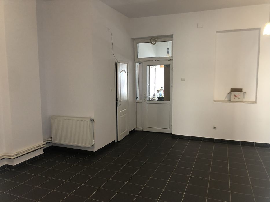 Inchiriez spatiu comercial