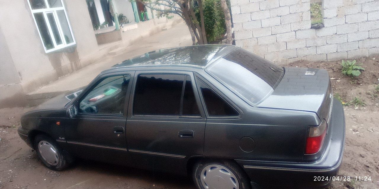 Nexia 1 2004 sotiladi