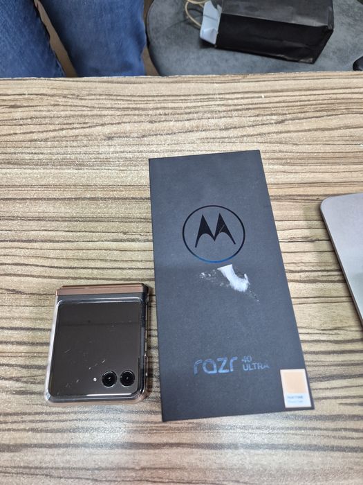 Motorola razr 40 ultra, Dual SIM, 8GB RAM, 256GB, 5G, Peach Fuzz