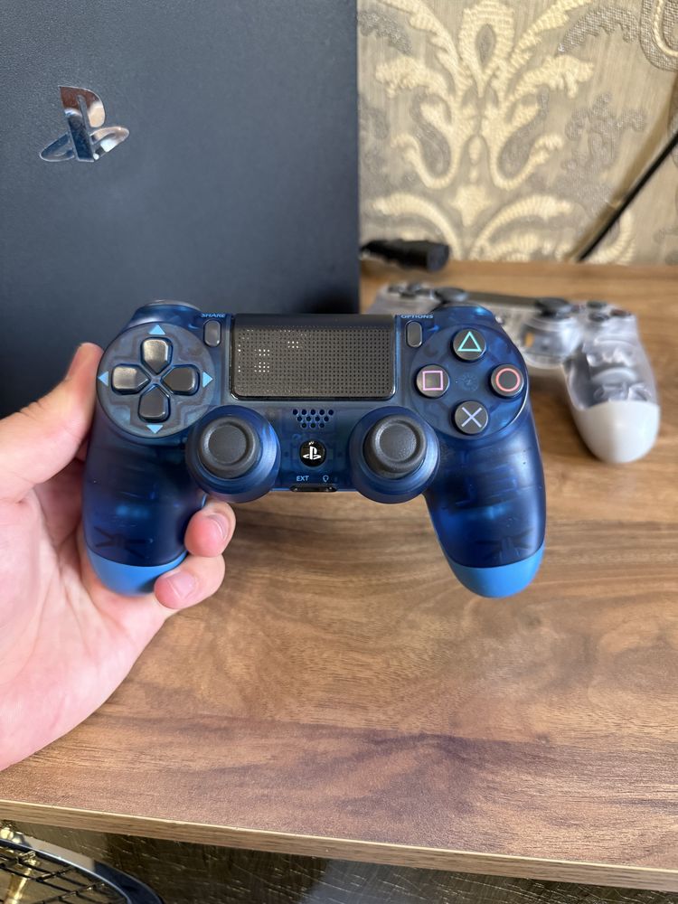 Play Station 4 pro 1tb