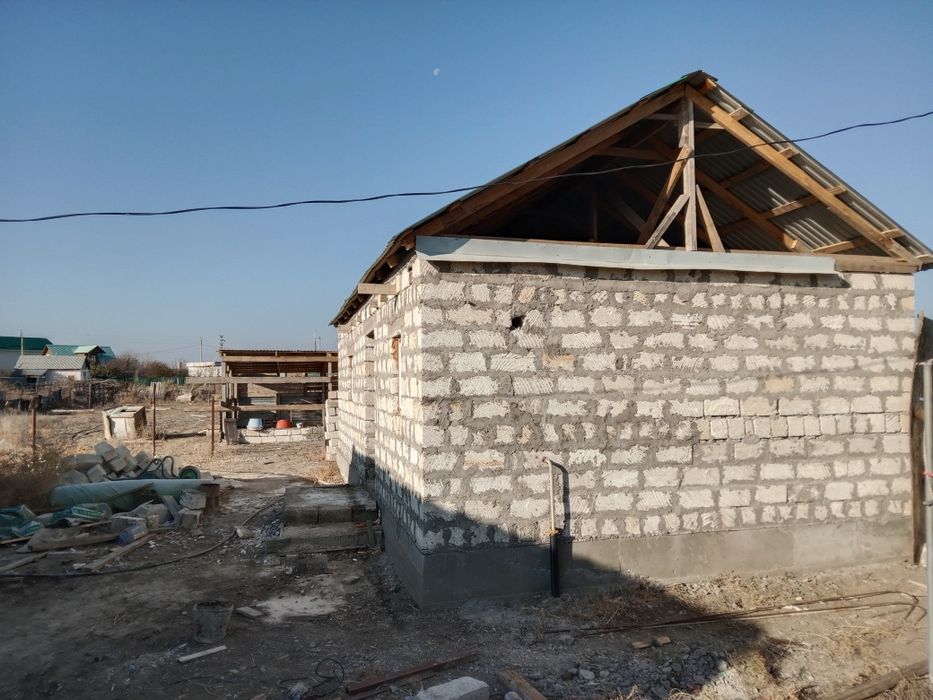 Времянка екеу, биреуи жанадан салынган