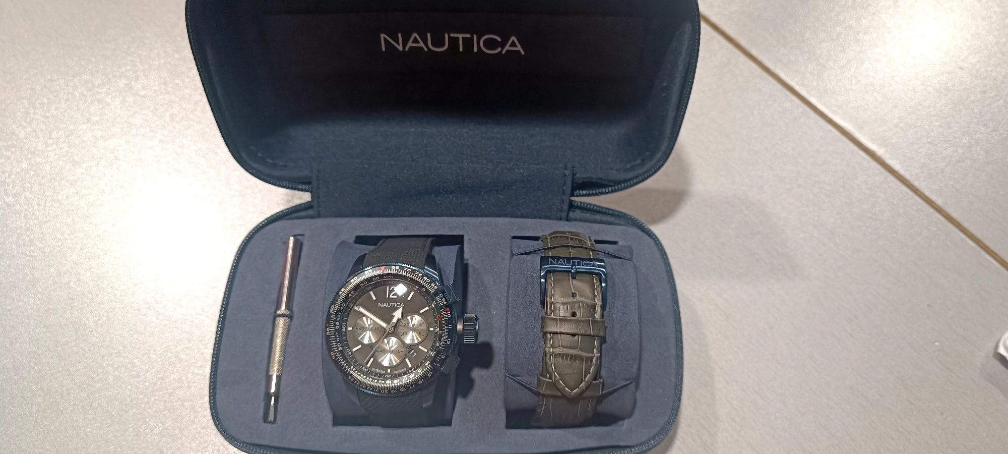 Nautica часовник с две каишки