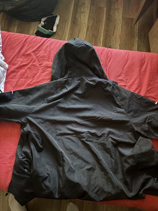 Есенно яке на найк чисто ново !!