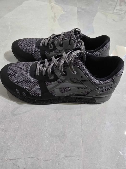 Vand  adidasi Asics