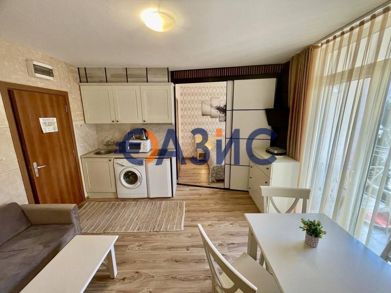 Продава се Тристаен апартамент в к.к. Слънчев бряг - 65 кв.м за 1460 €/кв.м - Снимка #2