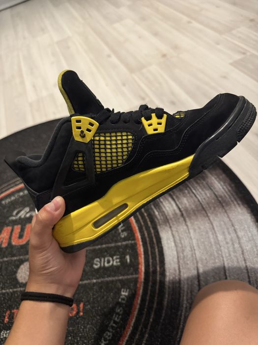 Jordan 4 yellow thunder