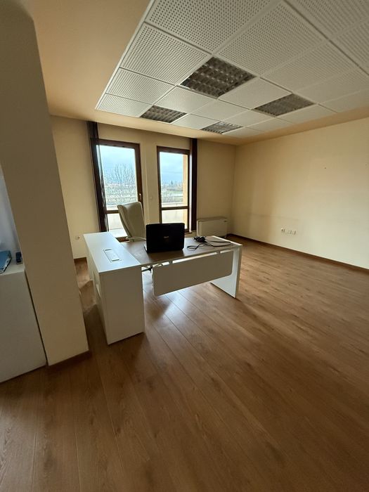 Продавам Италиански бюра Las Mobili