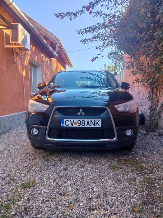 Vând Mitsubishi ASX