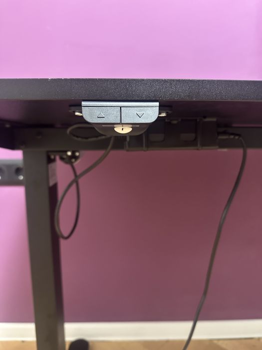 Чисто ново регулируемо бюро Jysk