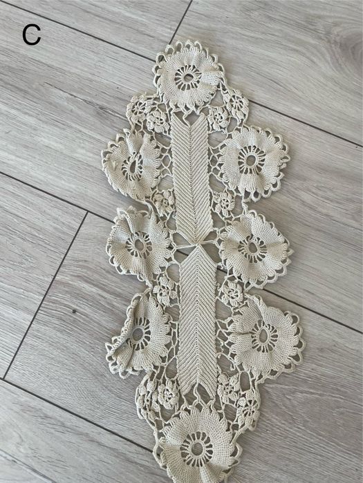 Față de masă cusuta manual, stergar si macrameuri cusute manual