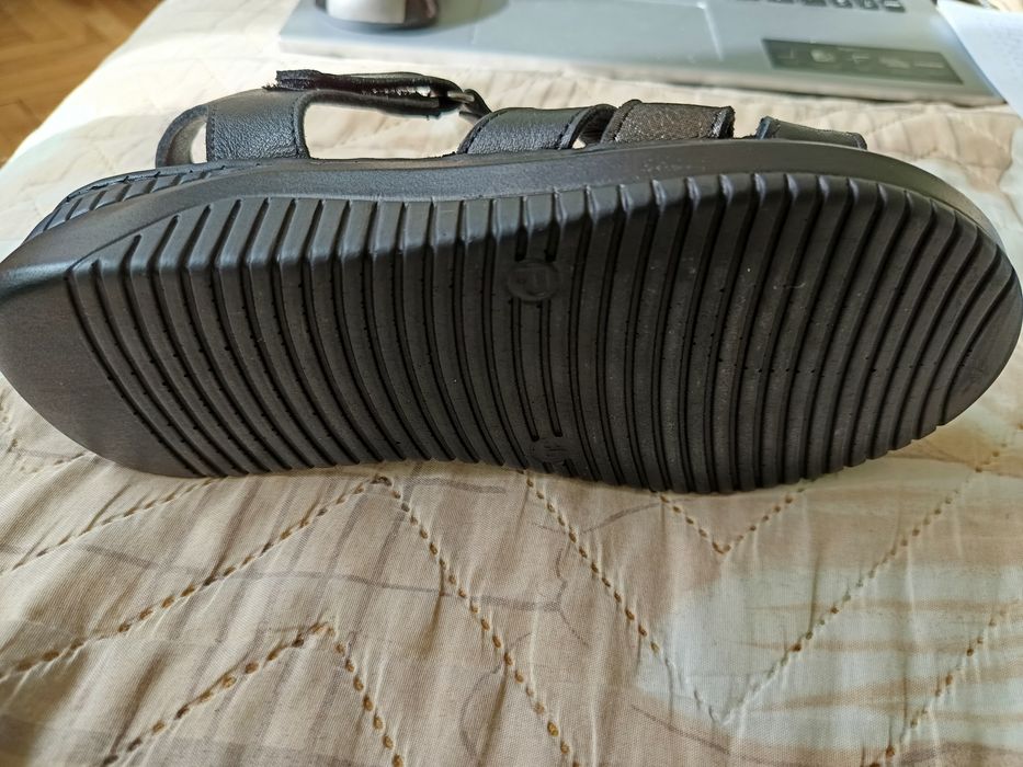 Дамски сандали от естествена кожа.