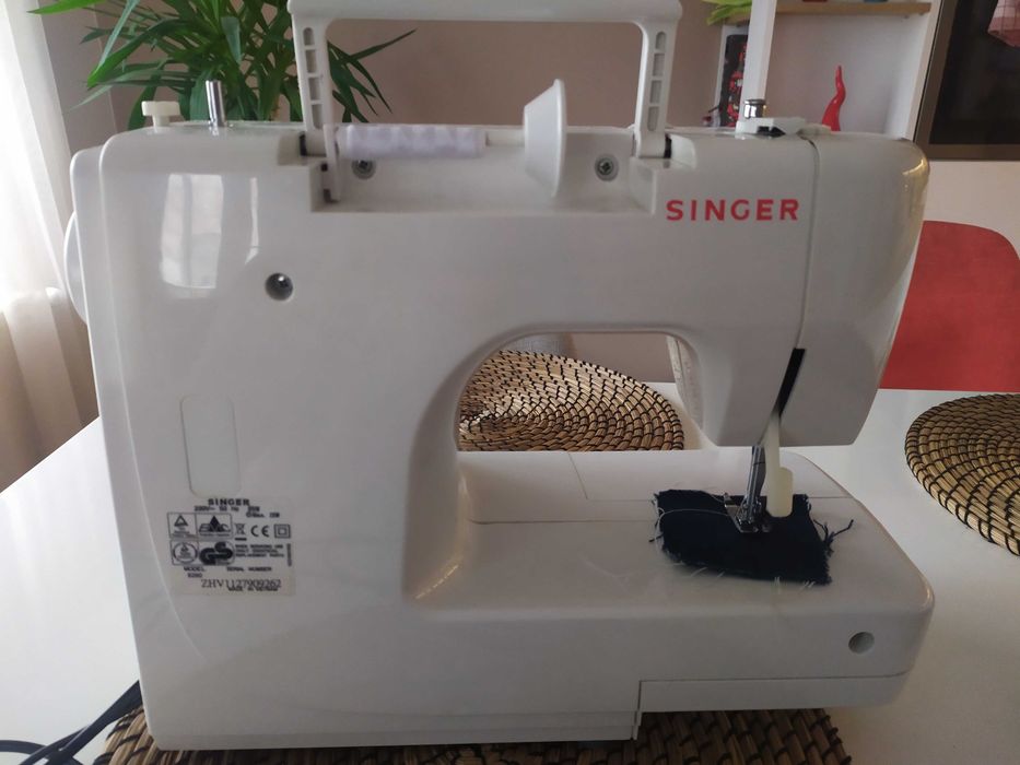 Шевна машина Singer 8280