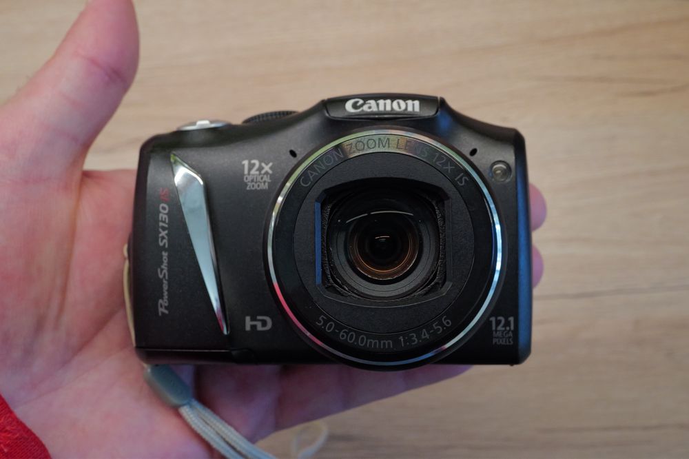Aparat foto Canon Powershot SX130 IS digital impecabil baterii AA ITP